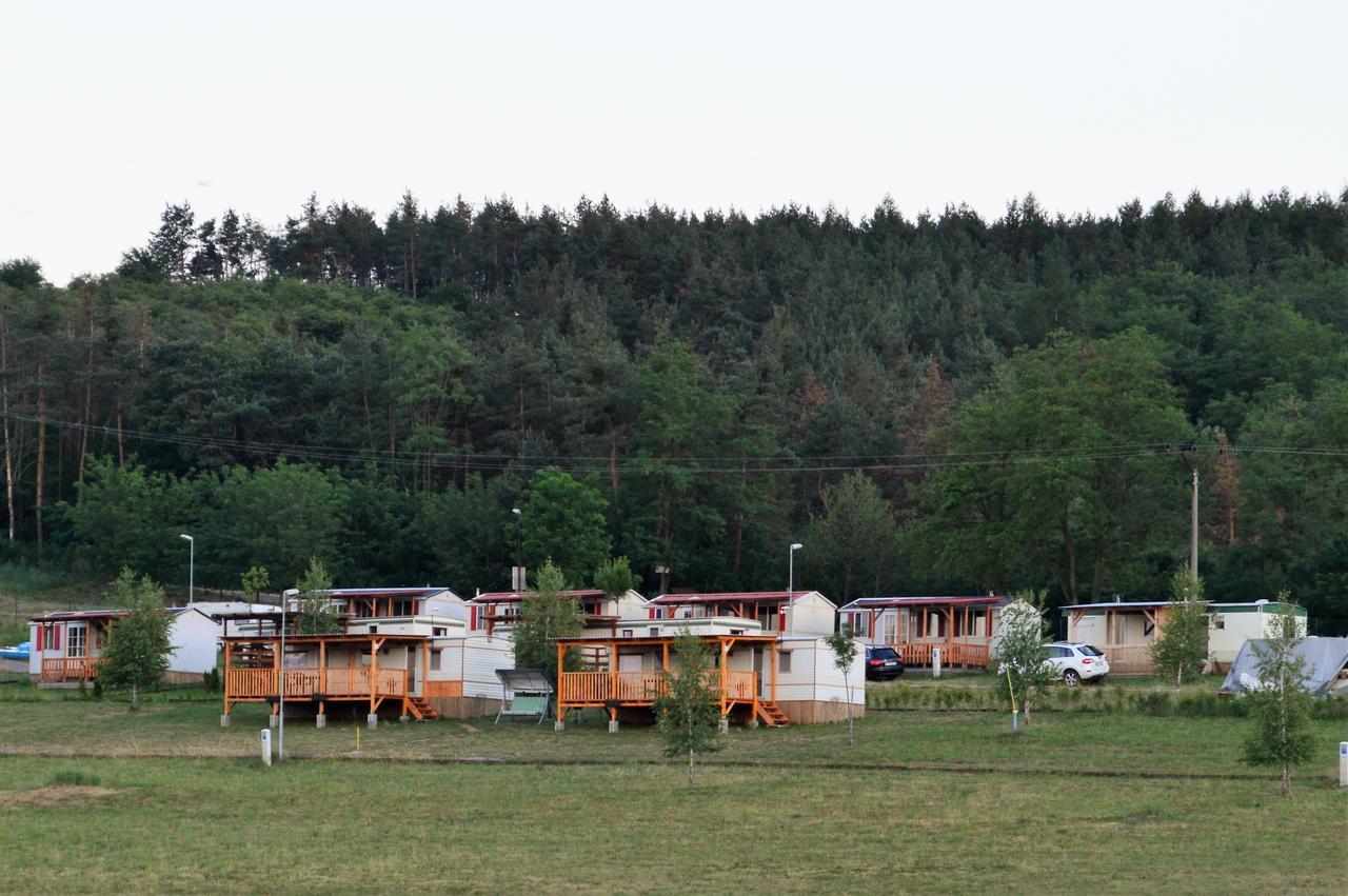 فندق Mobilheimy U Prehrady Horní Dunajovice المظهر الخارجي الصورة